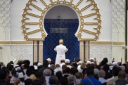 فرنسا تغلق 20 مسجداً وقاعة صلاة في 8 أشهر 
