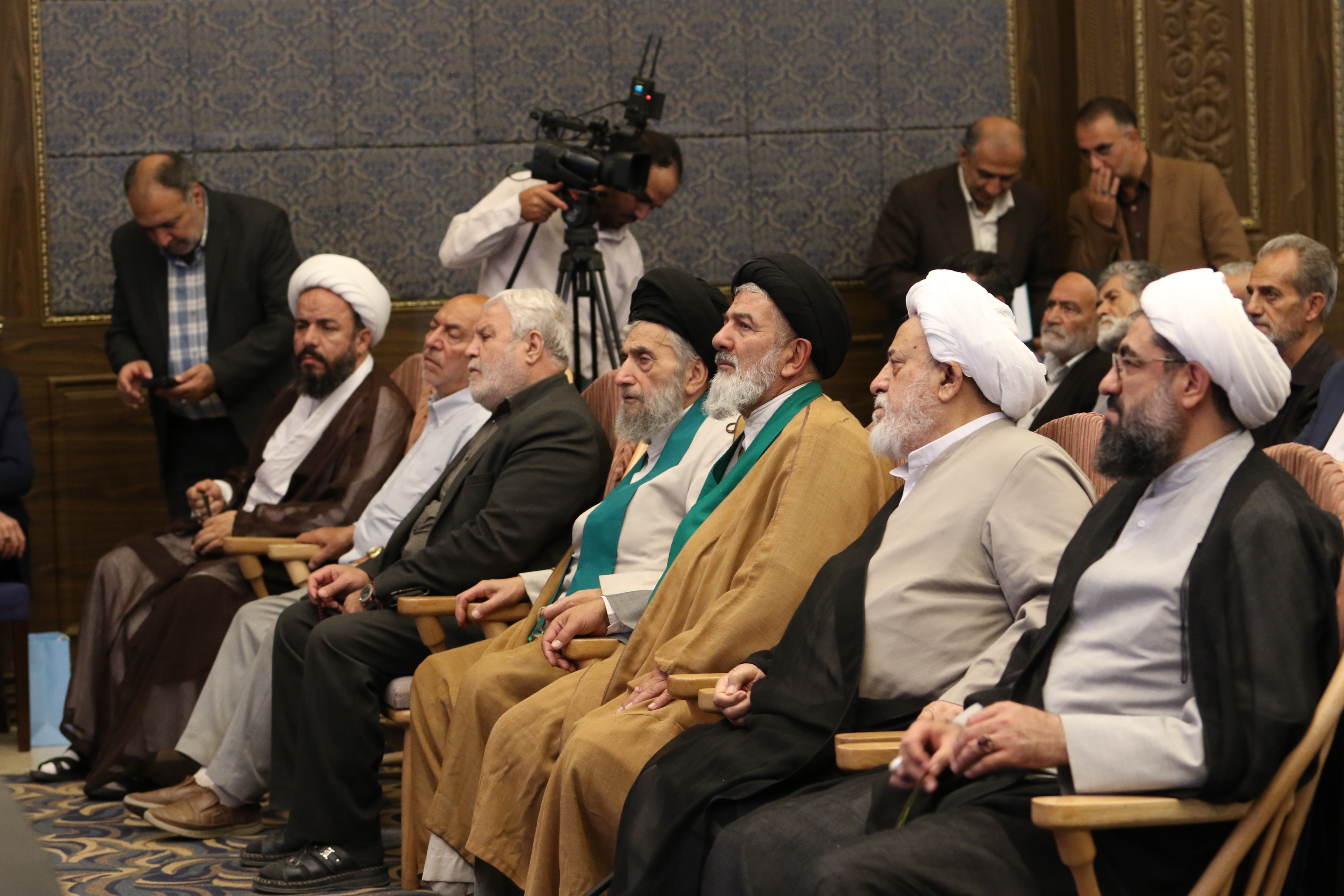 آیین پاسداشت استاد حسین انصاریان و رونمایی از «بهشت عارفان» در همدان