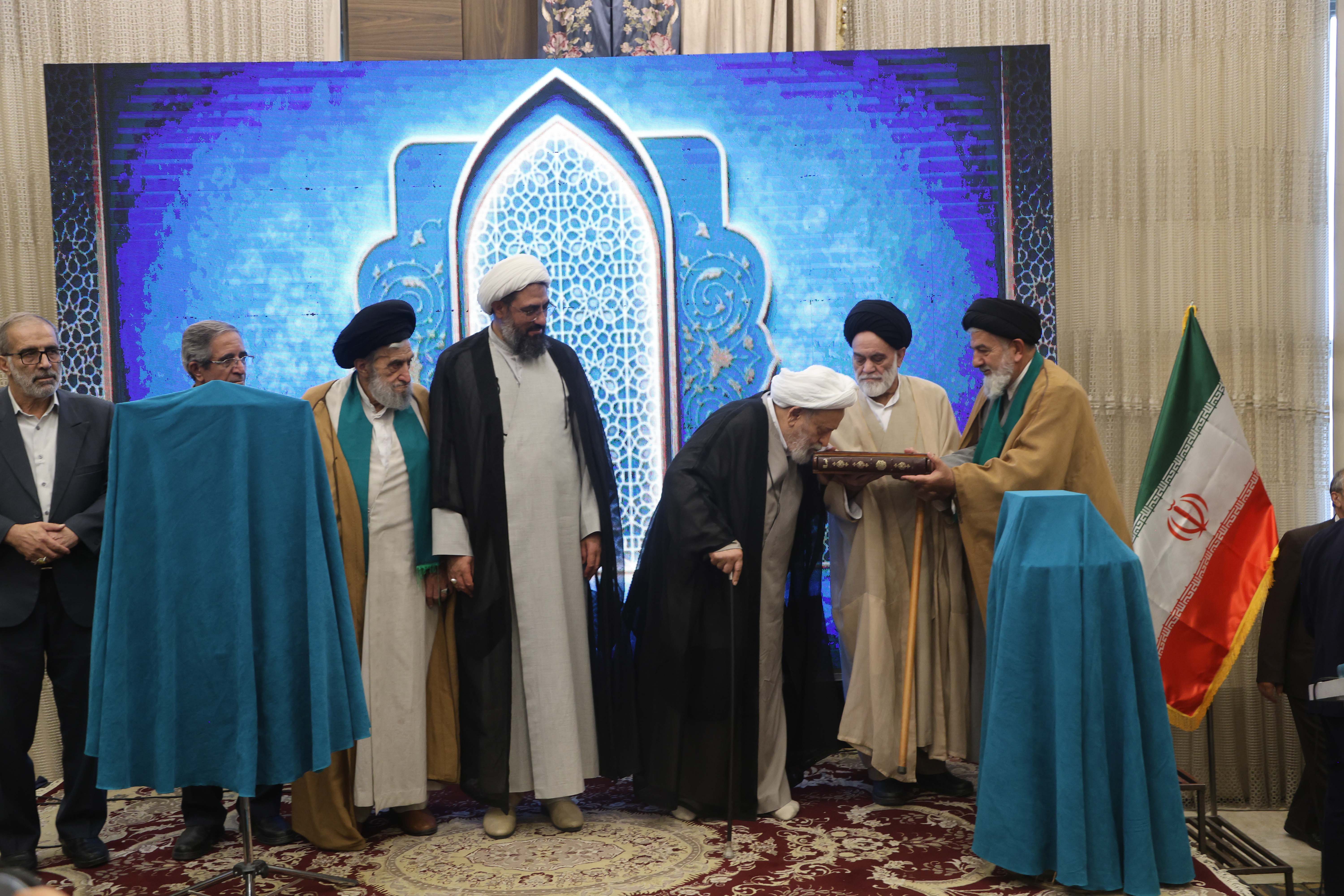 آیین پاسداشت استاد حسین انصاریان و رونمایی از «بهشت عارفان» در همدان