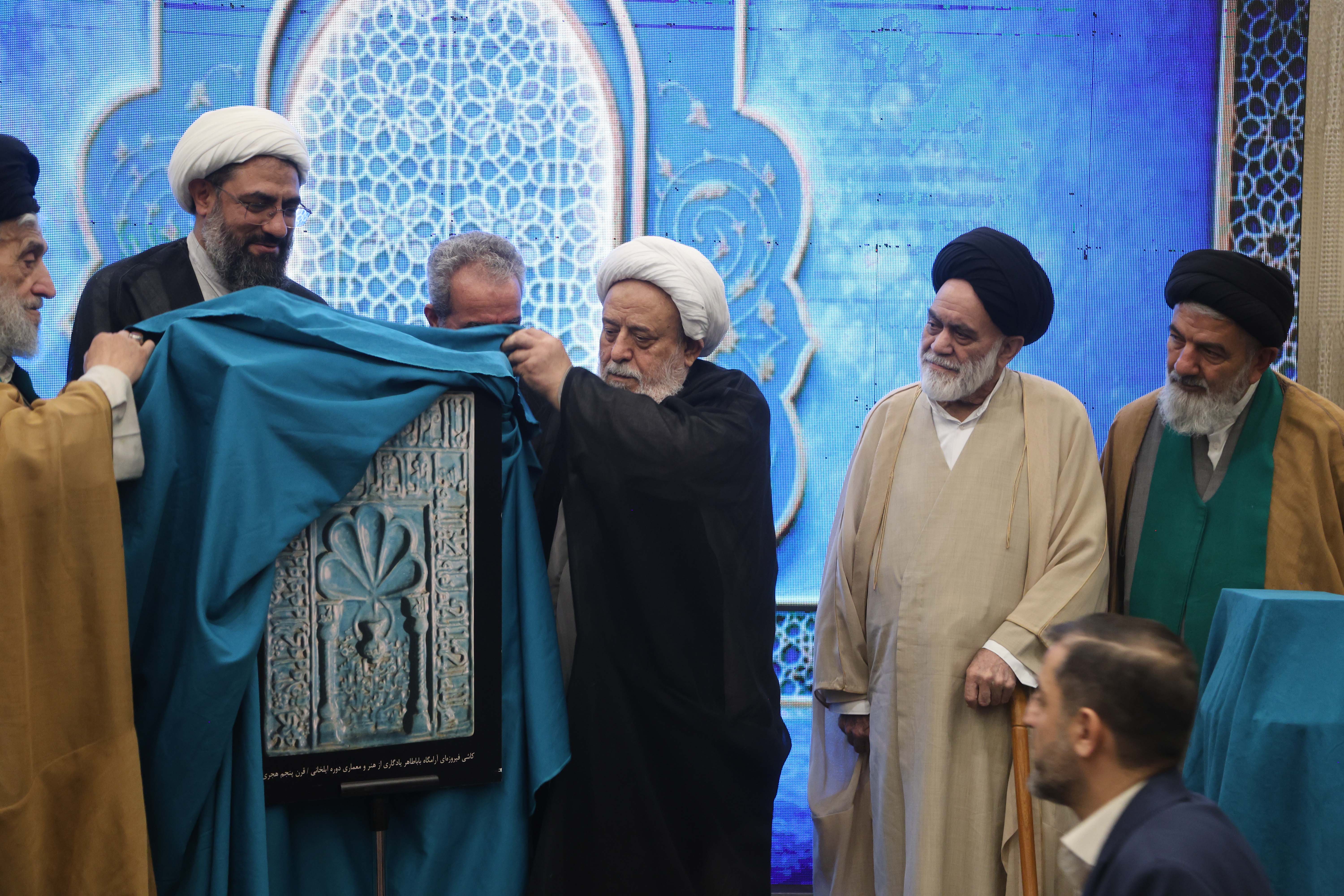 آیین پاسداشت استاد حسین انصاریان و رونمایی از «بهشت عارفان» در همدان