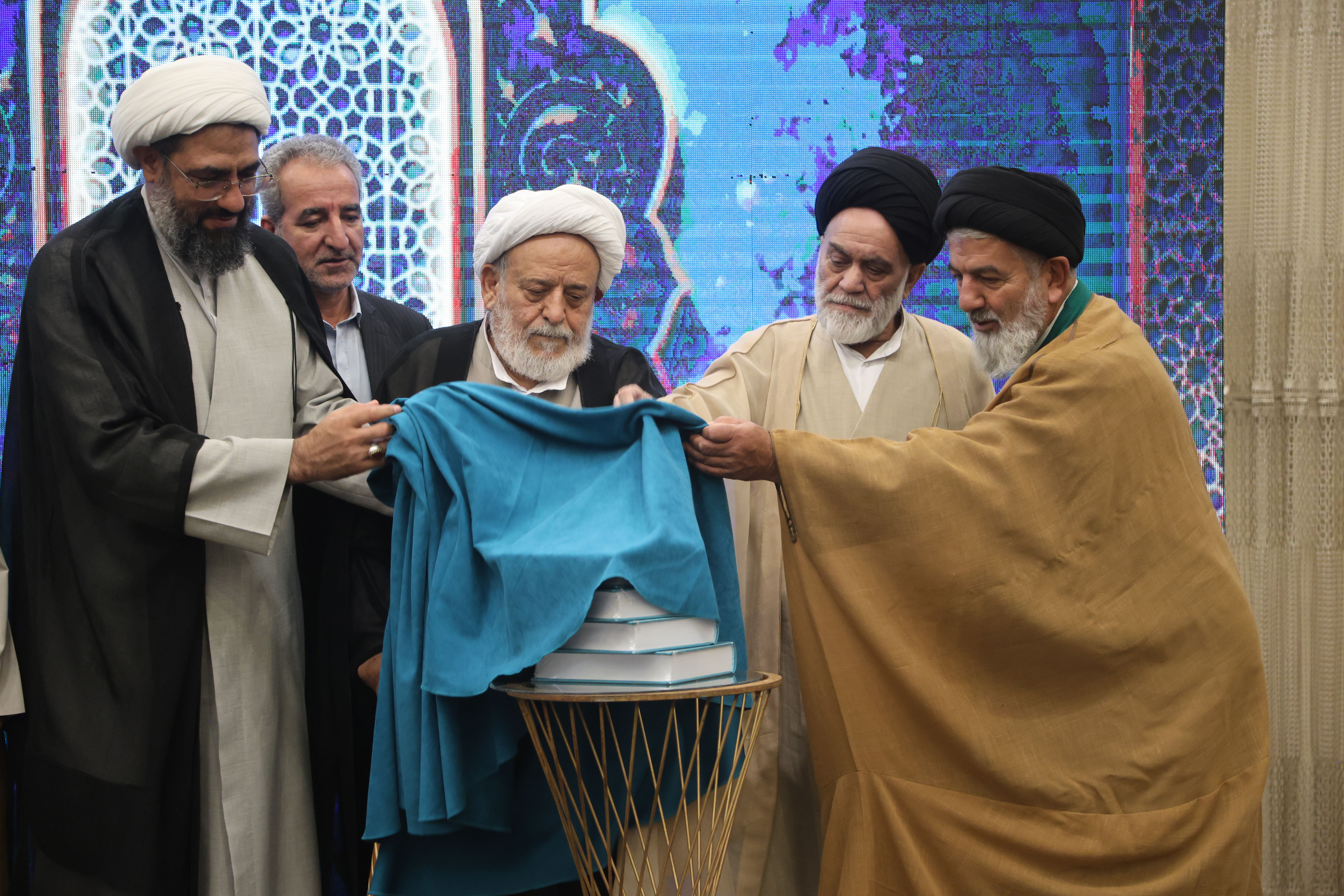 آیین پاسداشت استاد حسین انصاریان و رونمایی از «بهشت عارفان» در همدان