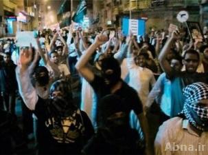 تظاهرات شبانه عربستانی‌ها ضد آمریکا