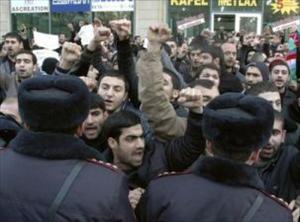  تظاهرات مردم جمهوری آذربایجان در اعتراض به ممنوعیت حجاب در باکو