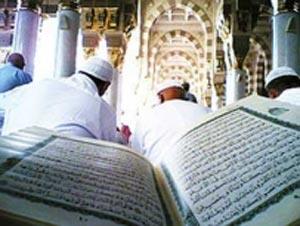 فروش قرآن‌های تحریف شده در مکه/ زائران ایرانی در عربستان قرآن نمی‌خرند