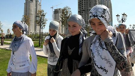درخواست مفتی روسیه از پوتین برای دفاع از حق حجاب بانوان 