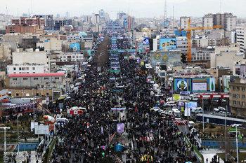 مصور/ايران تشهد اليوم مسيرات في إحياء الذكرى الـ "37 لانتصار الثورة الاسلامية