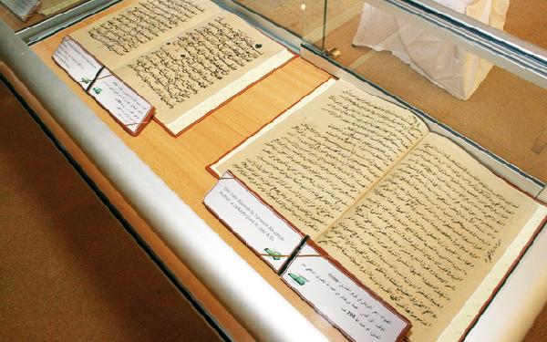  عرض مجموعة من مخطوطات القرآن و علومه بالكويت