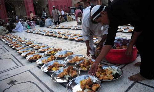 Massive food waste seen at Ramadan iftars in Saudi Arabia 