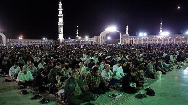 Iranians pray, hold vigils on Night of Destiny