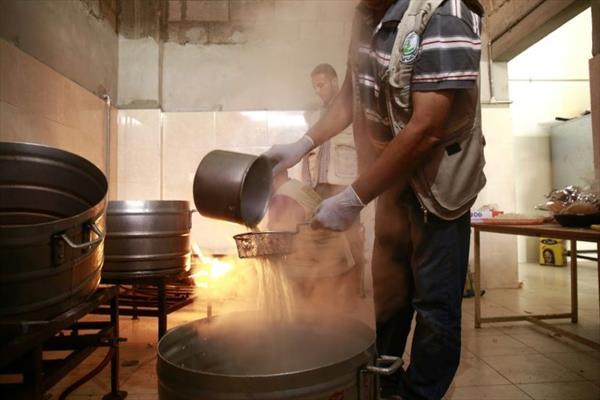 Ramadan soup kitchen offers brief respite to Gaza's hungry 
