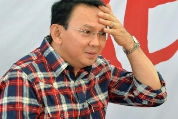 الشرطة الإندونيسية تتهم حاكم جاكرتا بإهانة القرآن  
