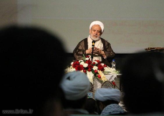 گزارش تصویری/سخنرانی استاد انصاریان در همایش آغاز هفته ی دولت - تالار اشراق همدان