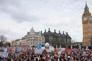  صحيفة بريطانية: مسيرة إحتجاجية لآلاف المسلمين ضد داعش فى لندن