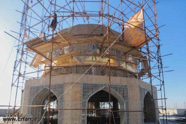 عملیات تذهیب گنبد مسجد معظم سهله در شهر کوفه + تصاویر