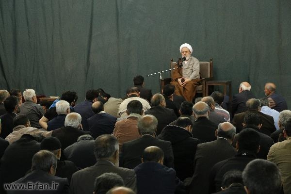 Photos/ Professor Ansarian's lecturing ceremony in the Husseinieh of Hamadany Ha during the third ten days of Rajab Month