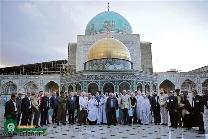 Ankunft der Konferenzteilnehmer “ Neue Horizont “ im heiligen Schrein Imam Rezas